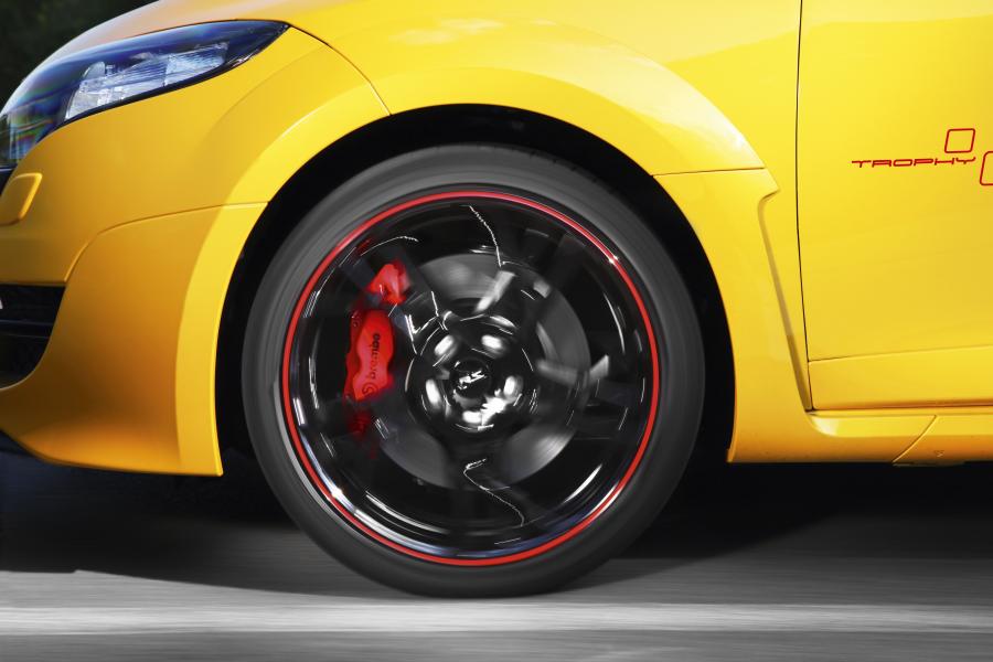  Renault Megane RS Trophy 2011 года  (фото 9 из 16)